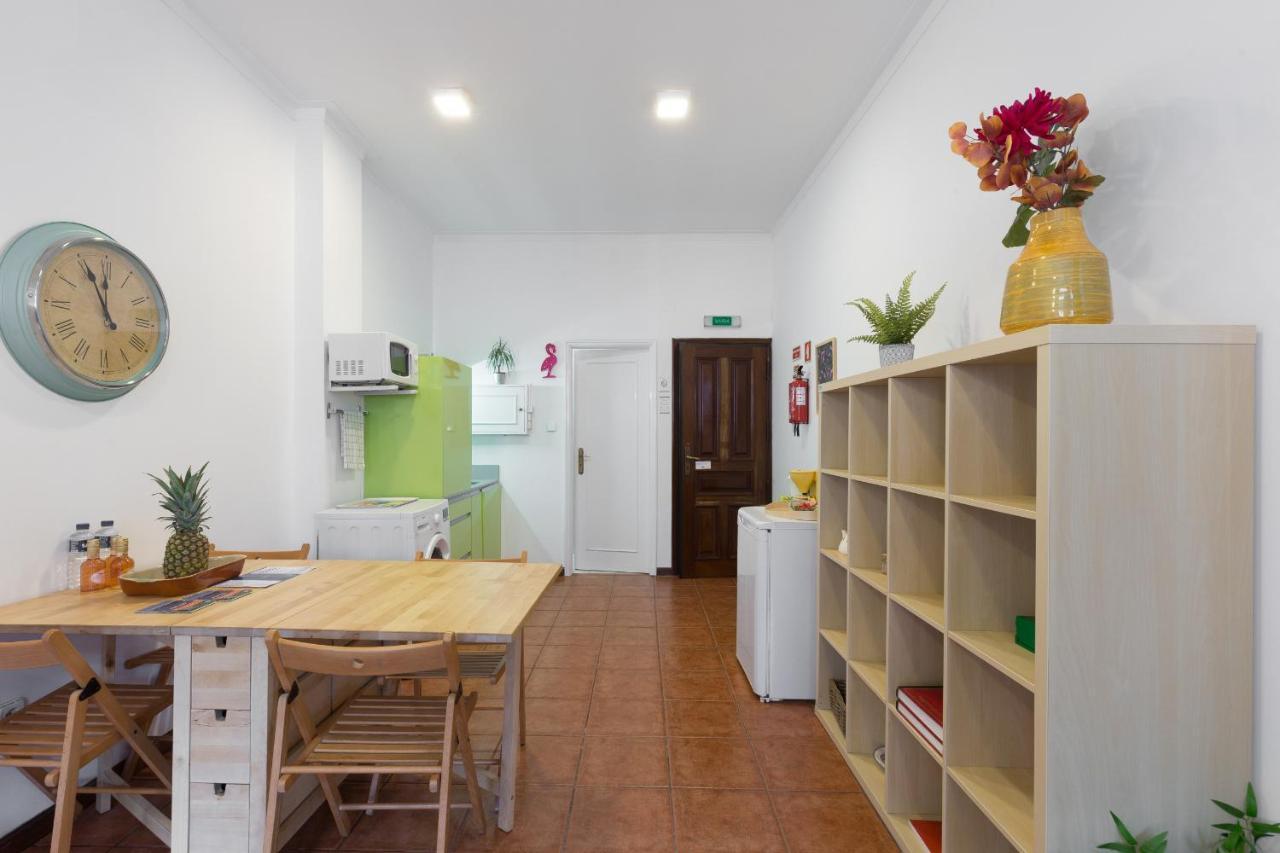 Cozy Sunny Flats By Hostwise Apartman Porto Kültér fotó