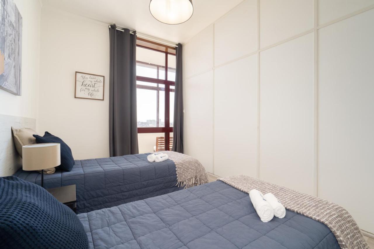 Cozy Sunny Flats By Hostwise Apartman Porto Kültér fotó