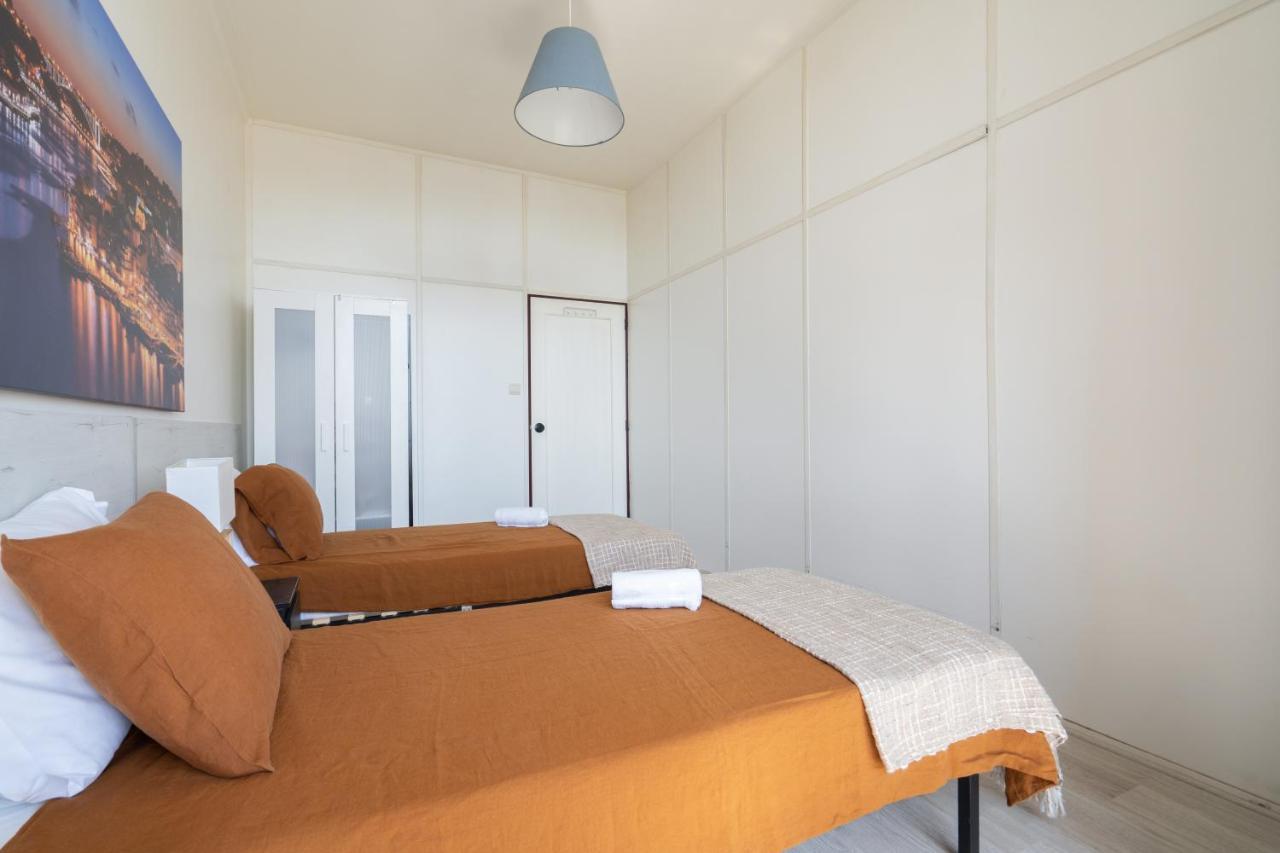 Cozy Sunny Flats By Hostwise Apartman Porto Kültér fotó