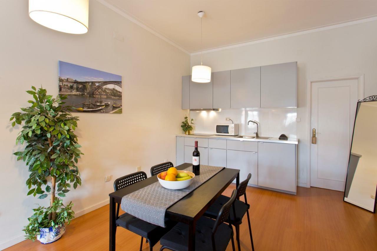 Cozy Sunny Flats By Hostwise Apartman Porto Kültér fotó