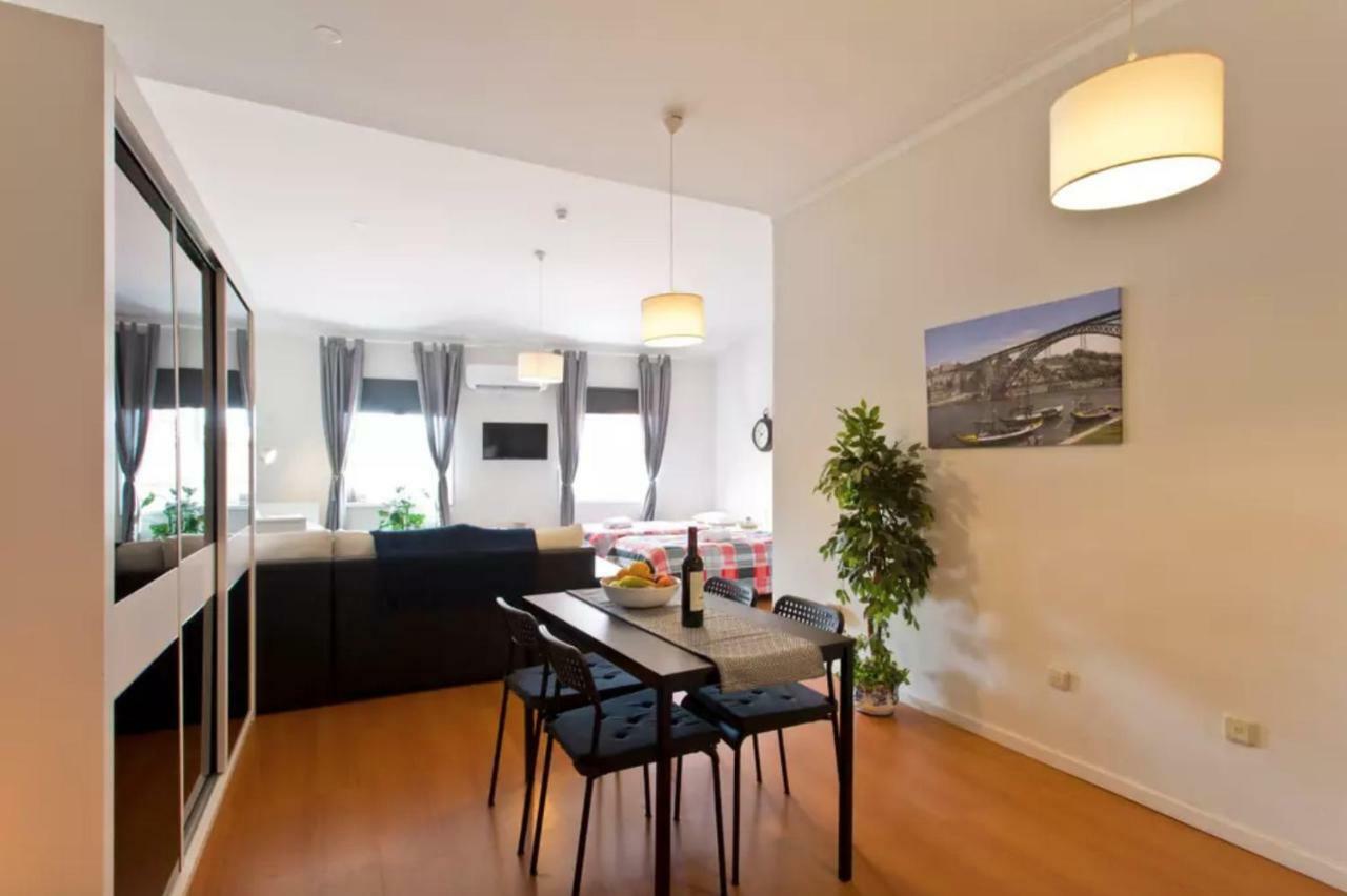 Cozy Sunny Flats By Hostwise Apartman Porto Kültér fotó