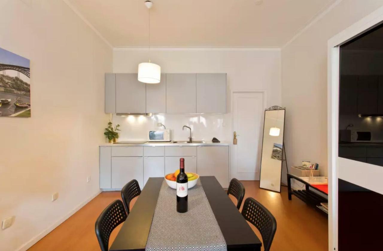 Cozy Sunny Flats By Hostwise Apartman Porto Kültér fotó